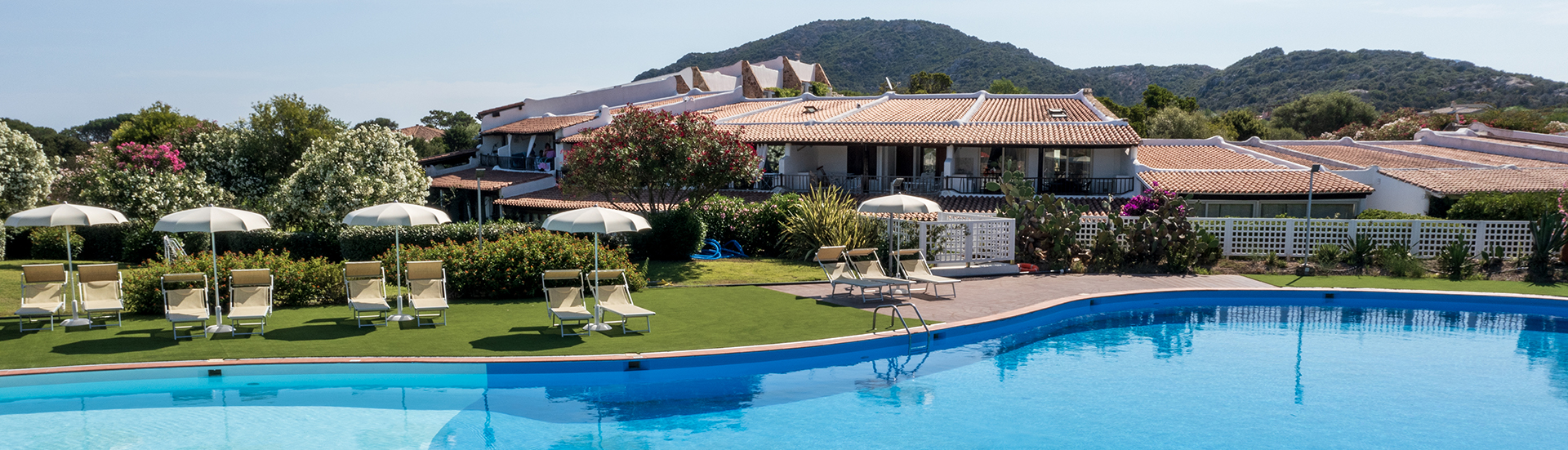 Piscina con spiaggia Verde