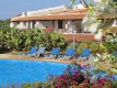 1.Piscina_in_mezzo_al_verde.jpg